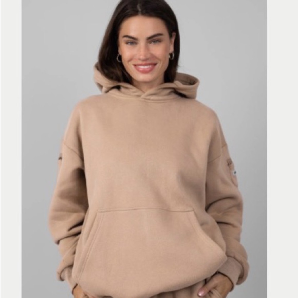 Comfrt Travel Essentials Hoodie – Latte – XS – Never Worn